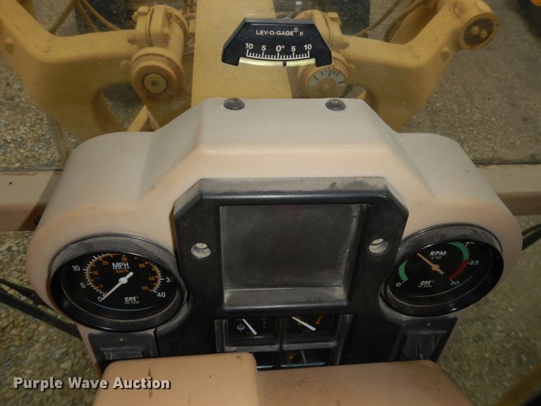 image for item DH8933 1998 Caterpillar 120H  motor grader