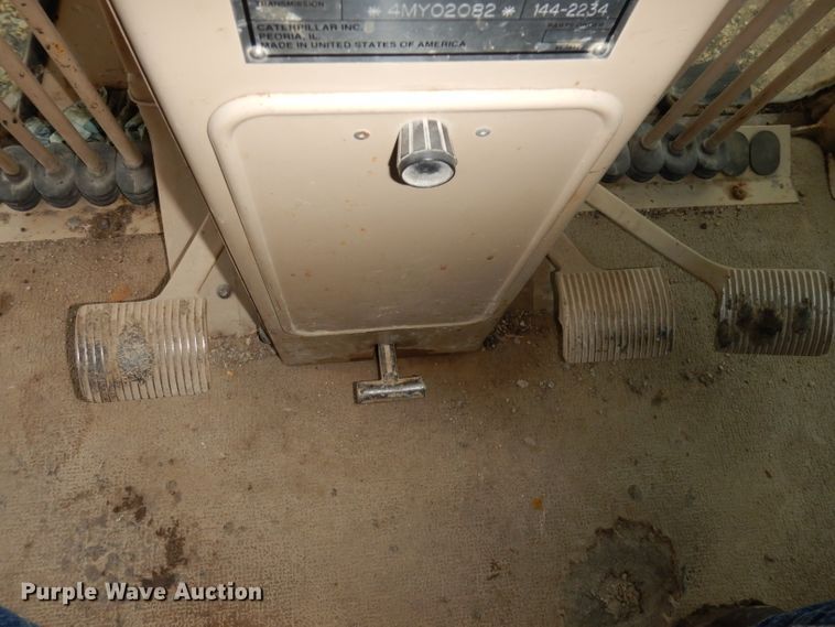 image for item DH8933 1998 Caterpillar 120H  motor grader