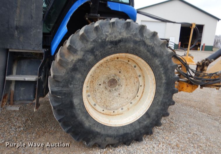 image for item DH8983 2001 New Holland TV140  bi-directional tractor