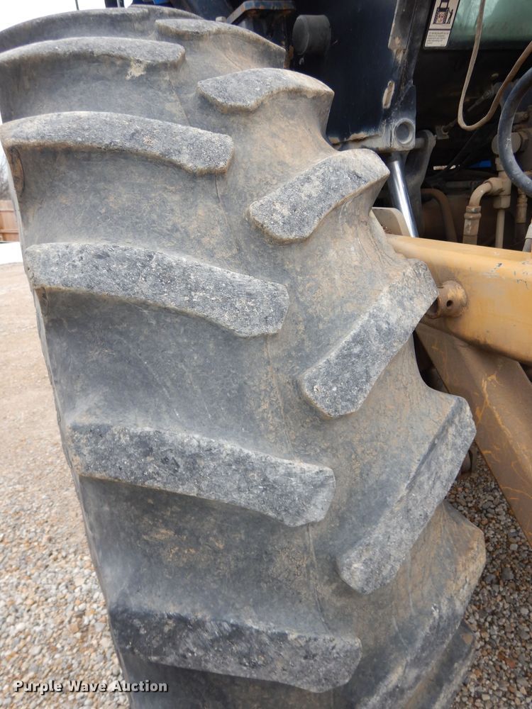 image for item DH8983 2001 New Holland TV140  bi-directional tractor