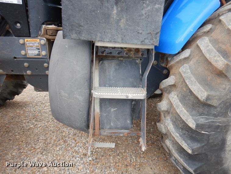 image for item DH8983 2001 New Holland TV140  bi-directional tractor