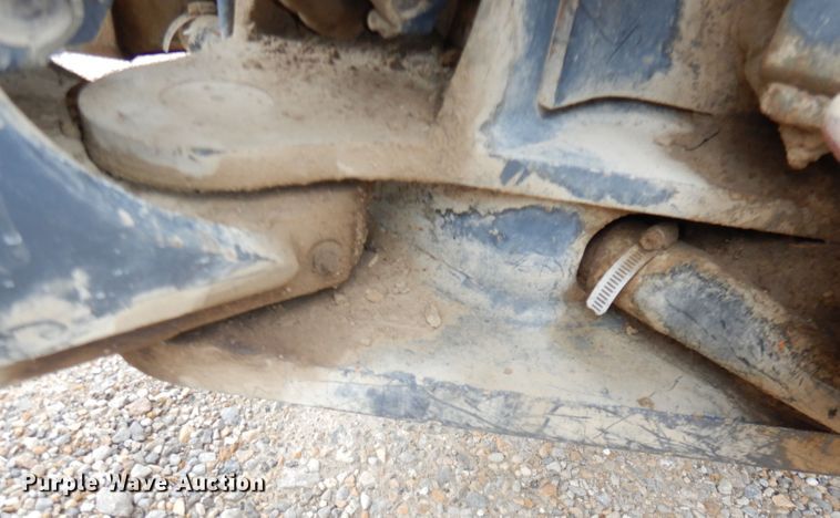 image for item DH8983 2001 New Holland TV140  bi-directional tractor