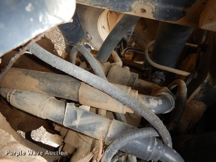 image for item DH8983 2001 New Holland TV140  bi-directional tractor