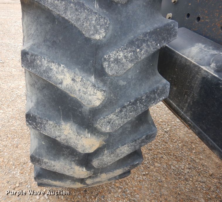 image for item DH8983 2001 New Holland TV140  bi-directional tractor