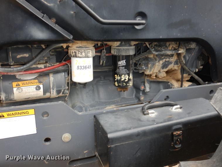 image for item DH8983 2001 New Holland TV140  bi-directional tractor