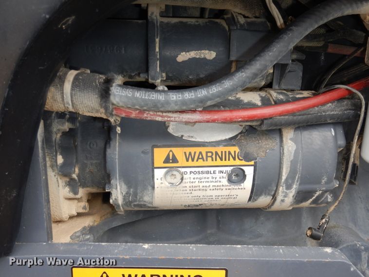 image for item DH8983 2001 New Holland TV140  bi-directional tractor