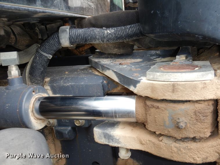 image for item DH8983 2001 New Holland TV140  bi-directional tractor