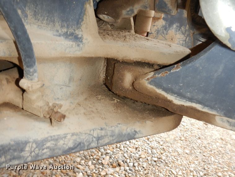 image for item DH8983 2001 New Holland TV140  bi-directional tractor