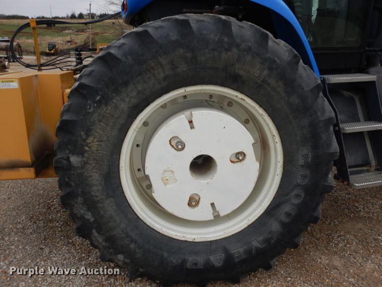 image for item DH8983 2001 New Holland TV140  bi-directional tractor