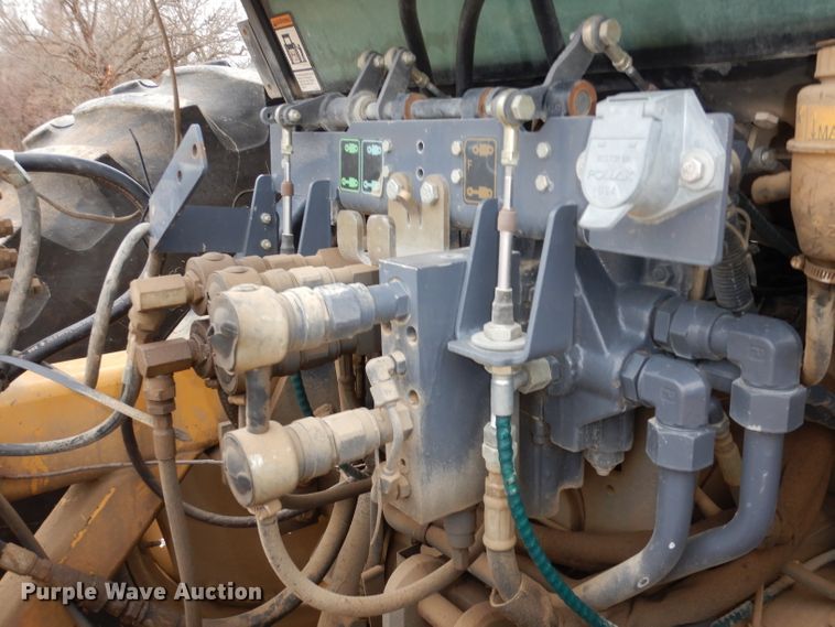 image for item DH8983 2001 New Holland TV140  bi-directional tractor