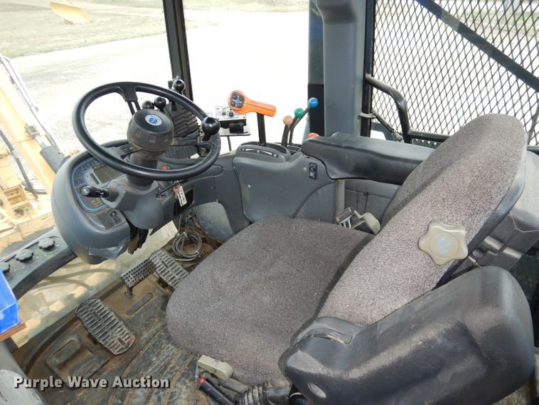 image for item DH8983 2001 New Holland TV140  bi-directional tractor