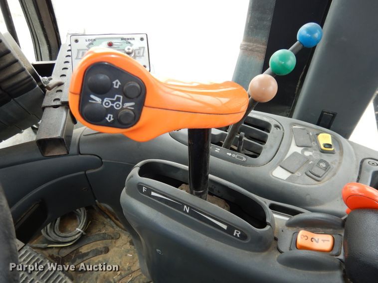 image for item DH8983 2001 New Holland TV140  bi-directional tractor