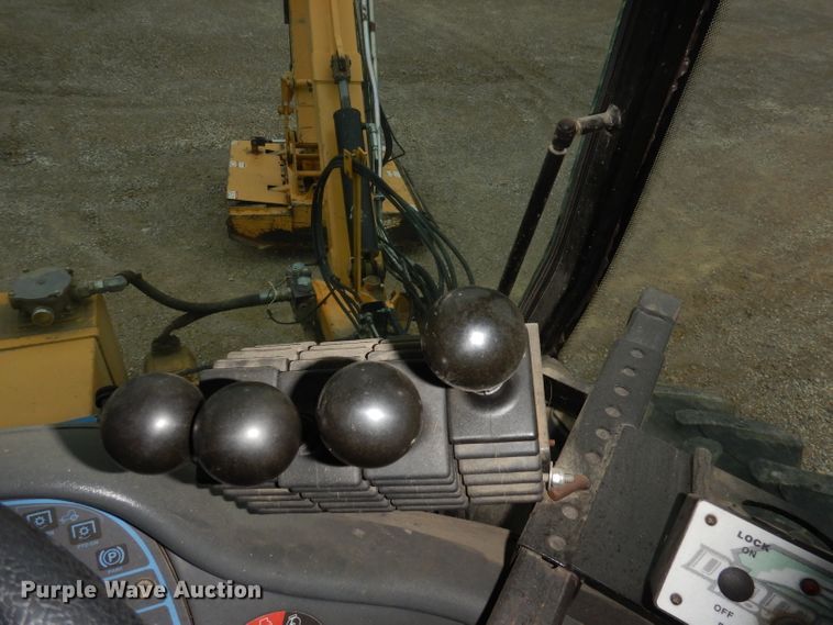 image for item DH8983 2001 New Holland TV140  bi-directional tractor