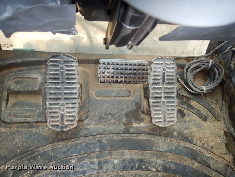 image for item DH8983 2001 New Holland TV140  bi-directional tractor