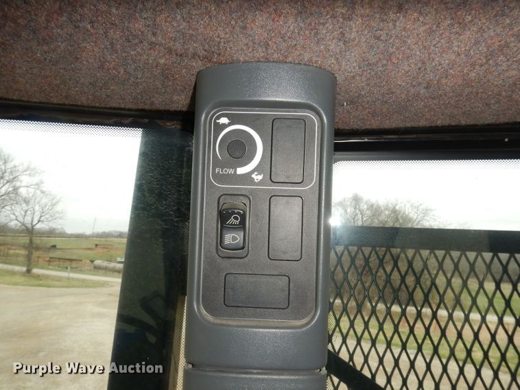 image for item DH8983 2001 New Holland TV140  bi-directional tractor