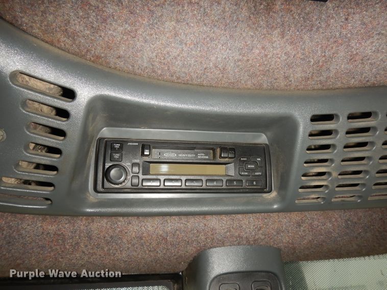 image for item DH8983 2001 New Holland TV140  bi-directional tractor