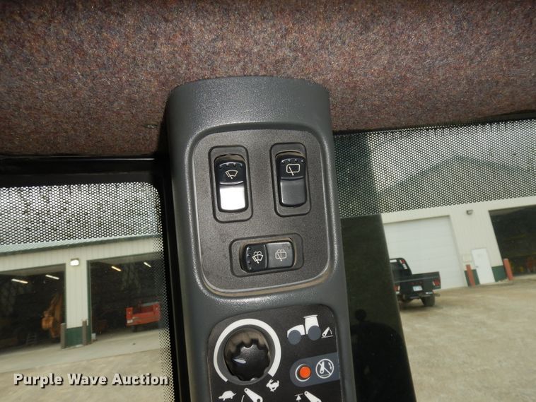 image for item DH8983 2001 New Holland TV140  bi-directional tractor