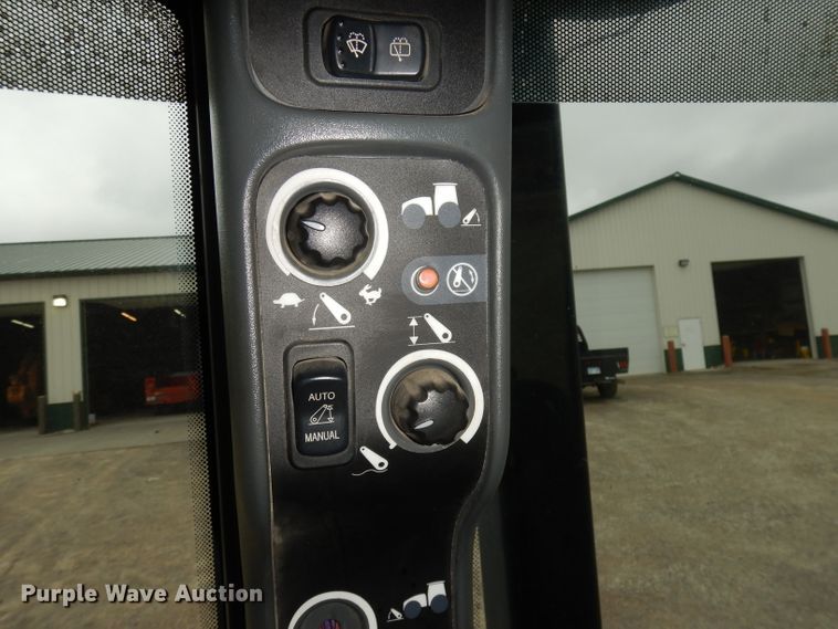 image for item DH8983 2001 New Holland TV140  bi-directional tractor