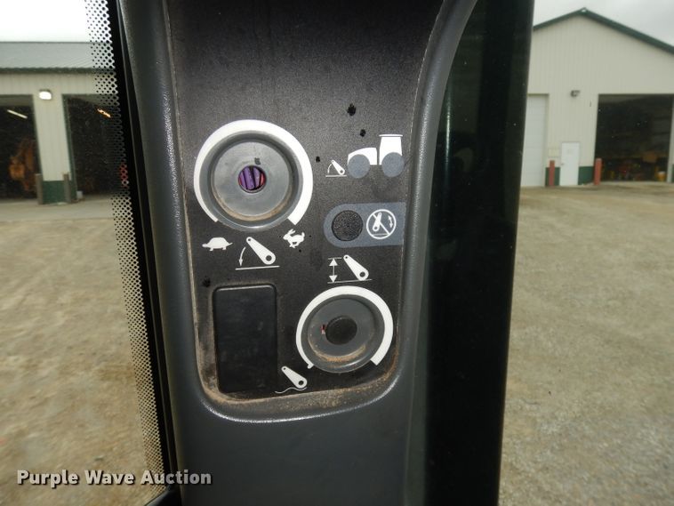 image for item DH8983 2001 New Holland TV140  bi-directional tractor