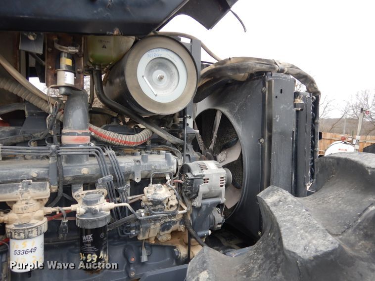 image for item DH8983 2001 New Holland TV140  bi-directional tractor