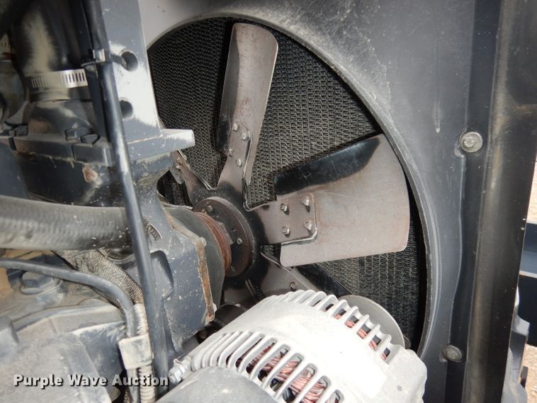 image for item DH8983 2001 New Holland TV140  bi-directional tractor