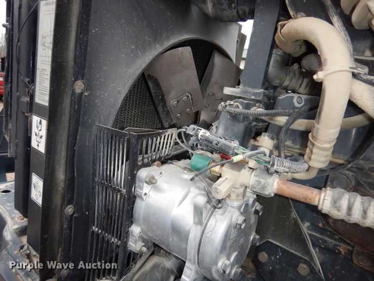 image for item DH8983 2001 New Holland TV140  bi-directional tractor