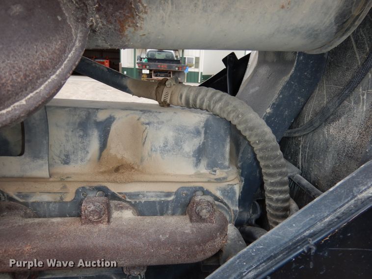 image for item DH8983 2001 New Holland TV140  bi-directional tractor