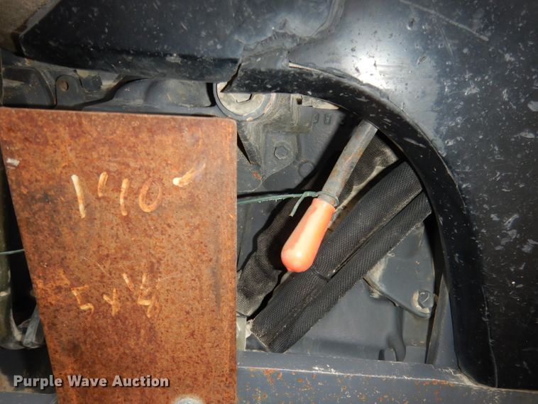 image for item DH8983 2001 New Holland TV140  bi-directional tractor