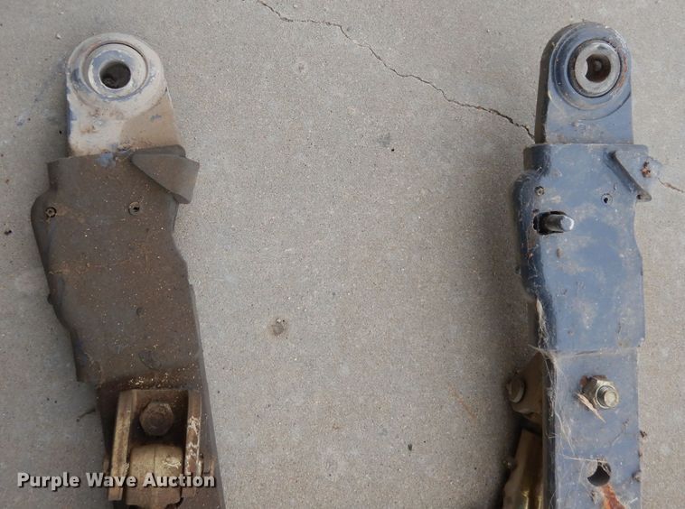 image for item DH8983 2001 New Holland TV140  bi-directional tractor