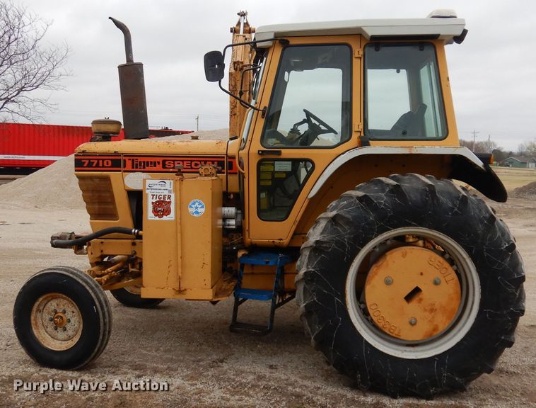 image for item DH8987 Tiger 7710  tractor