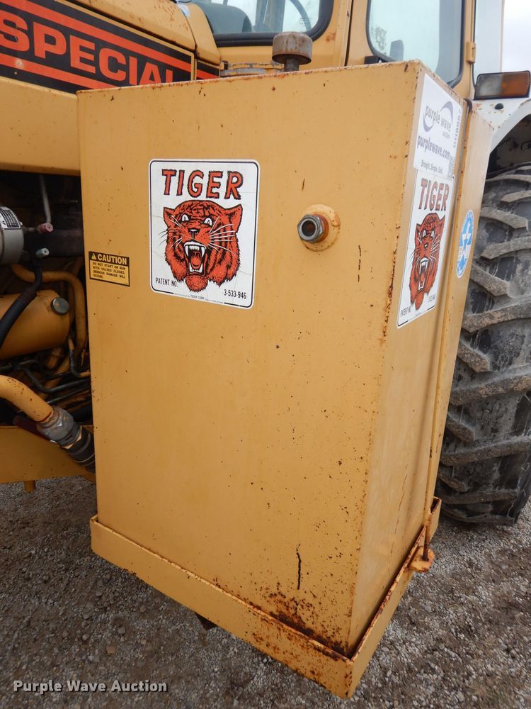image for item DH8987 Tiger 7710  tractor