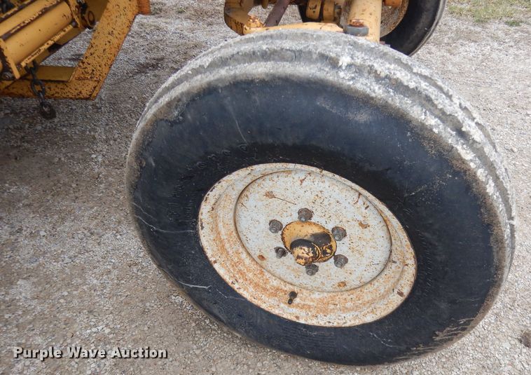 image for item DH8987 Tiger 7710  tractor