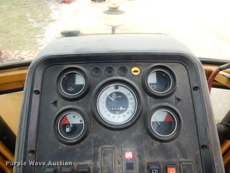 image for item DH8987 Tiger 7710  tractor