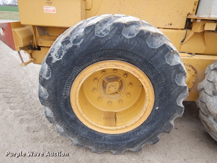 image for item DH8988 Fiat-Allis FG85A  motor grader