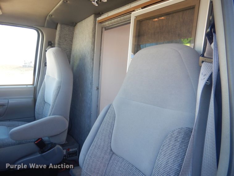 image for item DJ1279 1998 Ford Econoline E450 Super Duty  ambulance