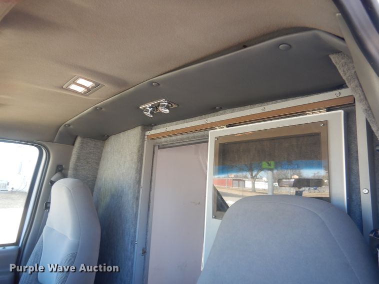 image for item DJ1279 1998 Ford Econoline E450 Super Duty  ambulance