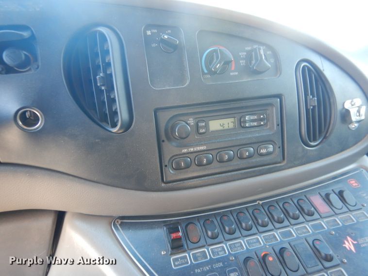 image for item DJ1279 1998 Ford Econoline E450 Super Duty  ambulance