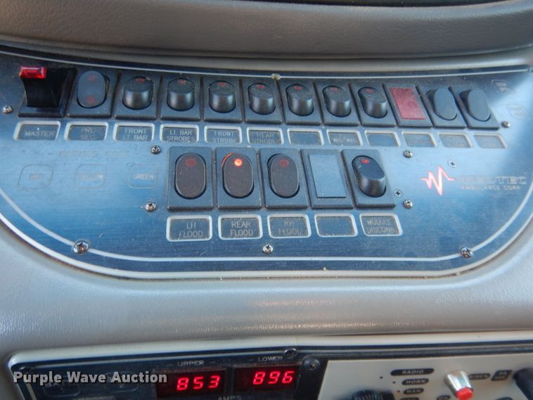 image for item DJ1279 1998 Ford Econoline E450 Super Duty  ambulance