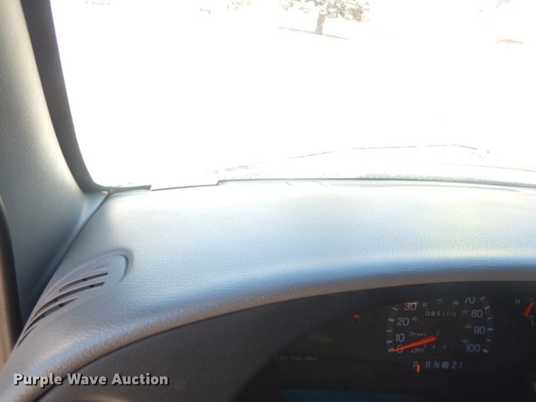 image for item DJ1279 1998 Ford Econoline E450 Super Duty  ambulance