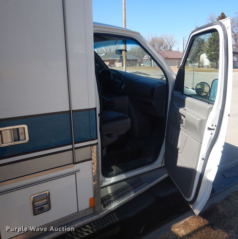 image for item DJ1279 1998 Ford Econoline E450 Super Duty  ambulance