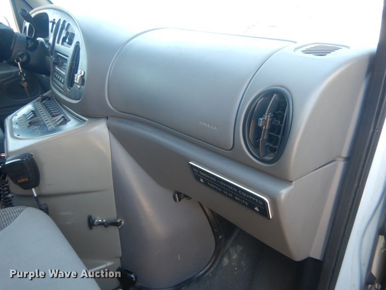 image for item DJ1279 1998 Ford Econoline E450 Super Duty  ambulance