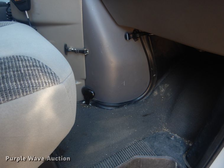 image for item DJ1279 1998 Ford Econoline E450 Super Duty  ambulance