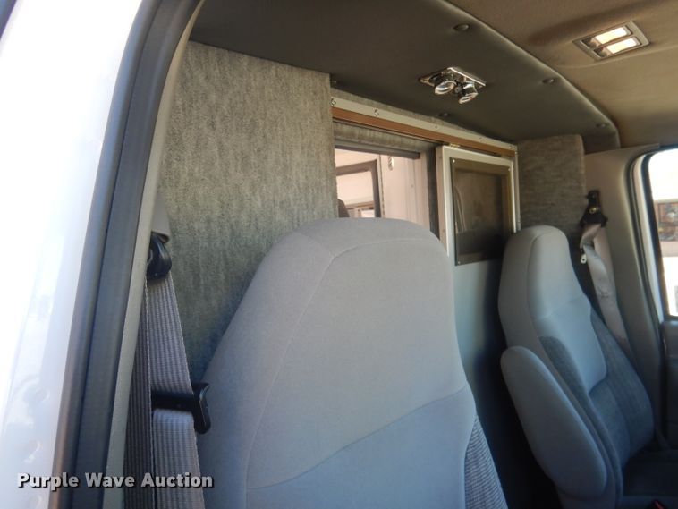 image for item DJ1279 1998 Ford Econoline E450 Super Duty  ambulance