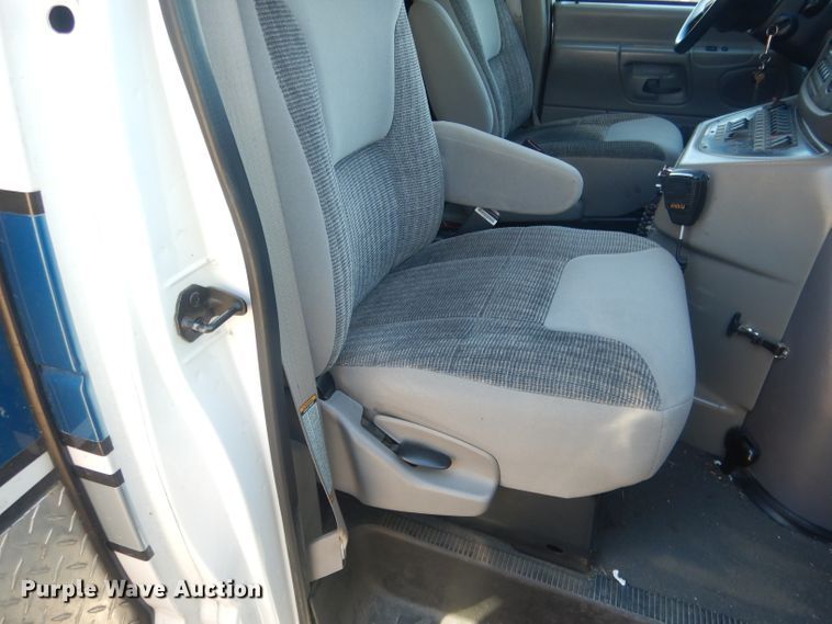 image for item DJ1279 1998 Ford Econoline E450 Super Duty  ambulance