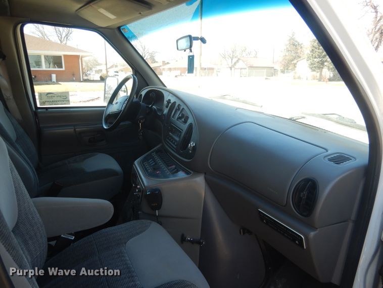 image for item DJ1279 1998 Ford Econoline E450 Super Duty  ambulance