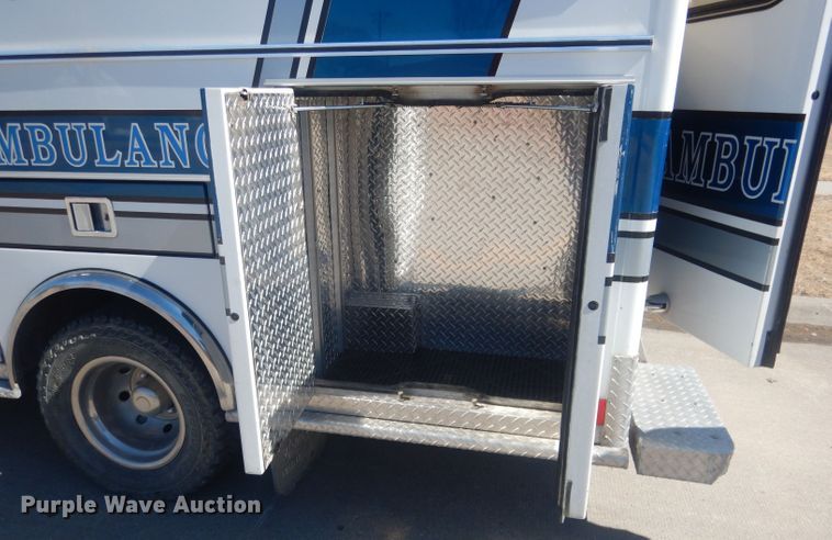 image for item DJ1279 1998 Ford Econoline E450 Super Duty  ambulance