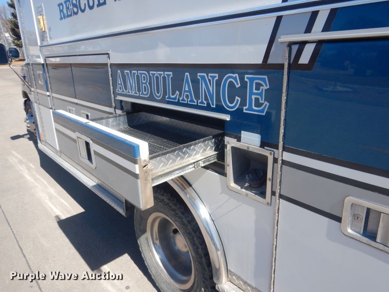 image for item DJ1279 1998 Ford Econoline E450 Super Duty  ambulance