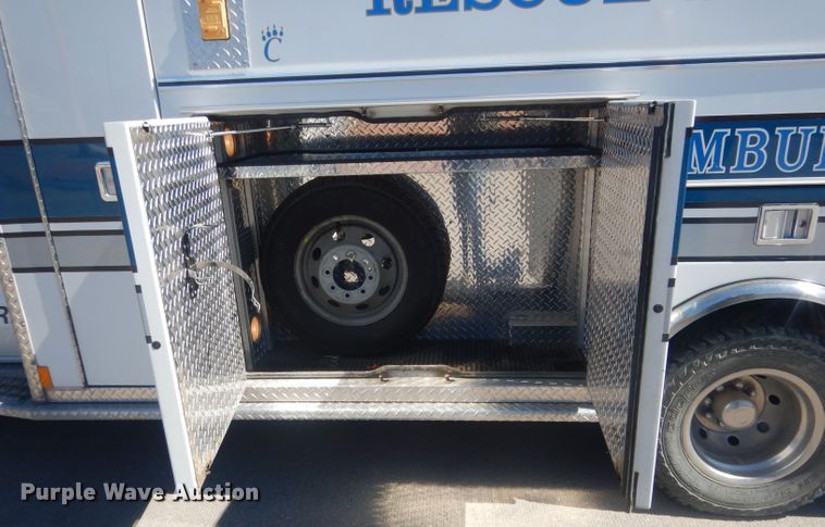 image for item DJ1279 1998 Ford Econoline E450 Super Duty  ambulance