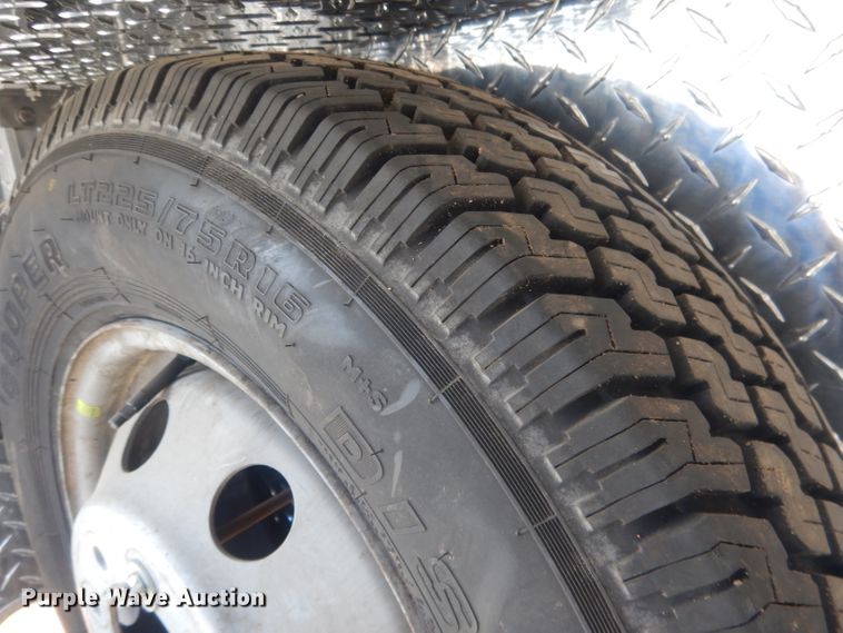 image for item DJ1279 1998 Ford Econoline E450 Super Duty  ambulance