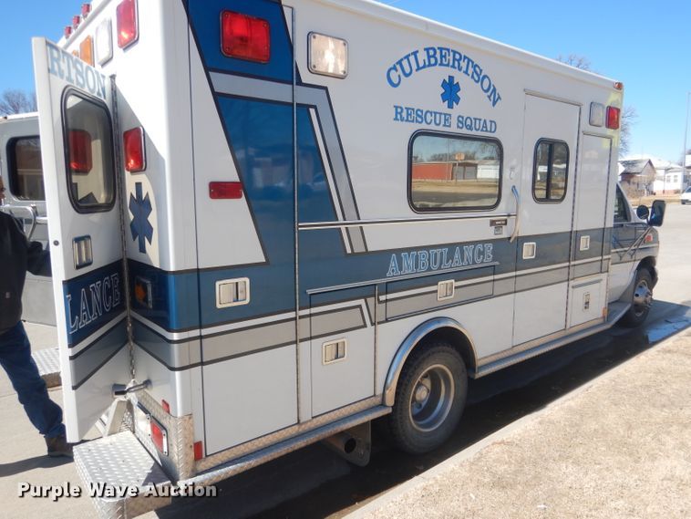 image for item DJ1279 1998 Ford Econoline E450 Super Duty  ambulance